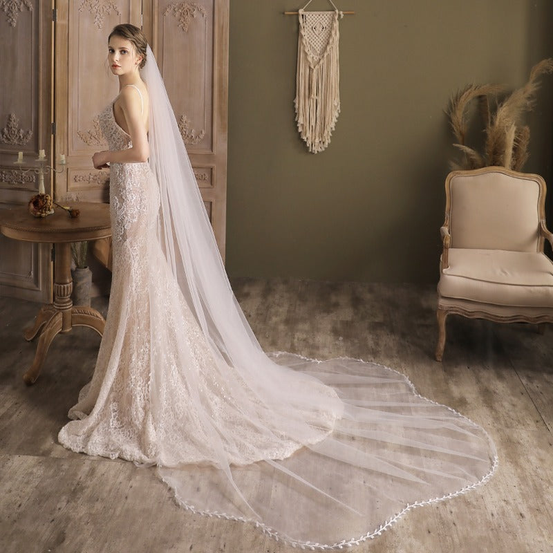 Elegant Lace Trailing Bridal Veil for Wedding5