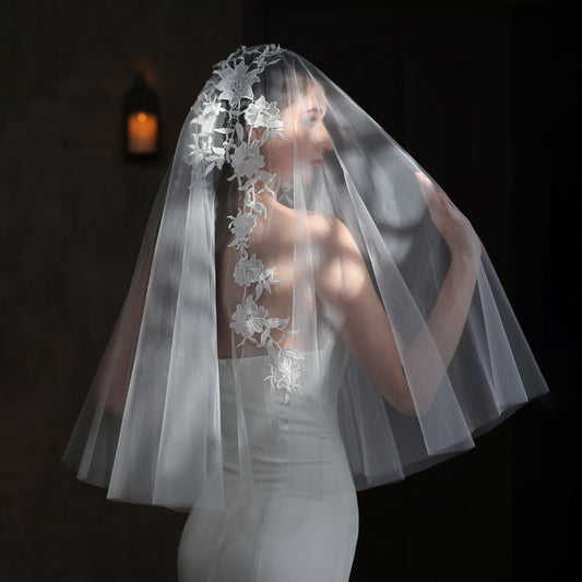 Classic floral lace bridal veil for weddings7