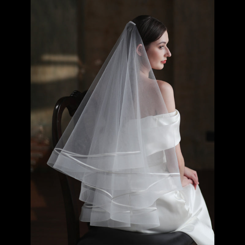 Elegant white double layer bridal veil for weddings0