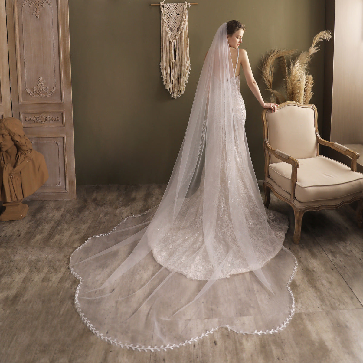 Elegant Lace Trailing Bridal Veil for Wedding3