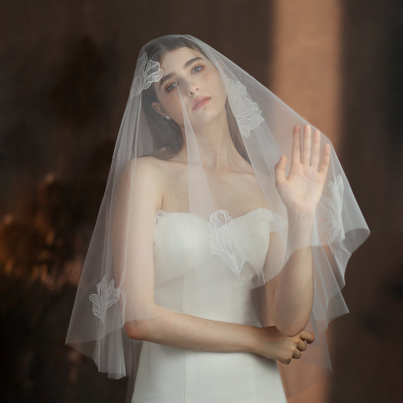 Elegant white floral lace bridal veil for weddings5