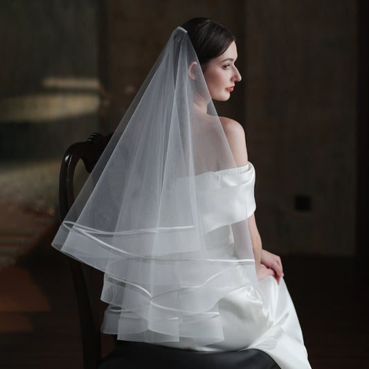 Elegant white double layer bridal veil for weddings4