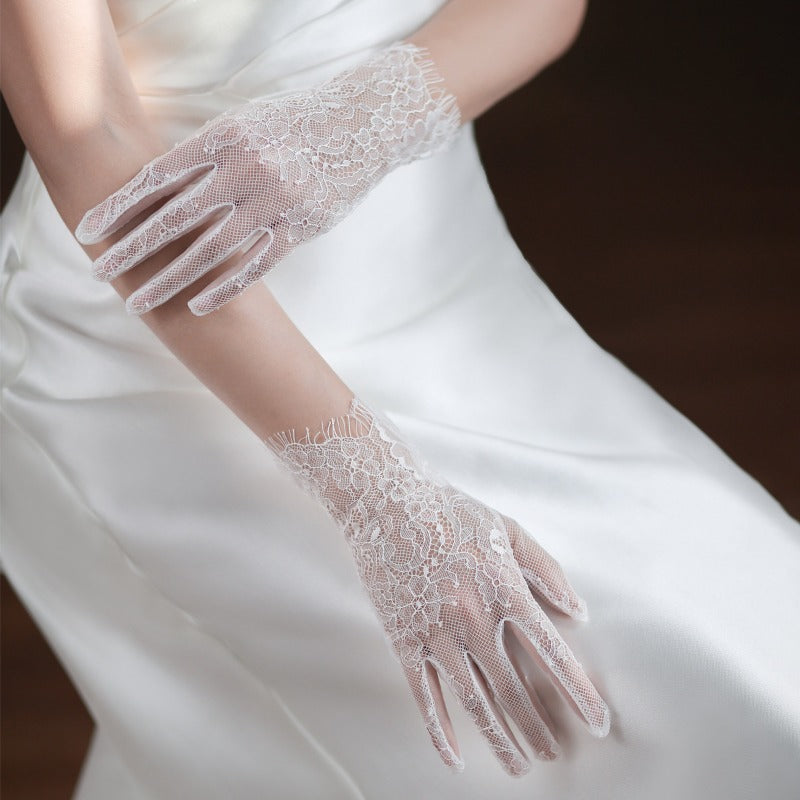 Elegant white lace bridal gloves for weddings4