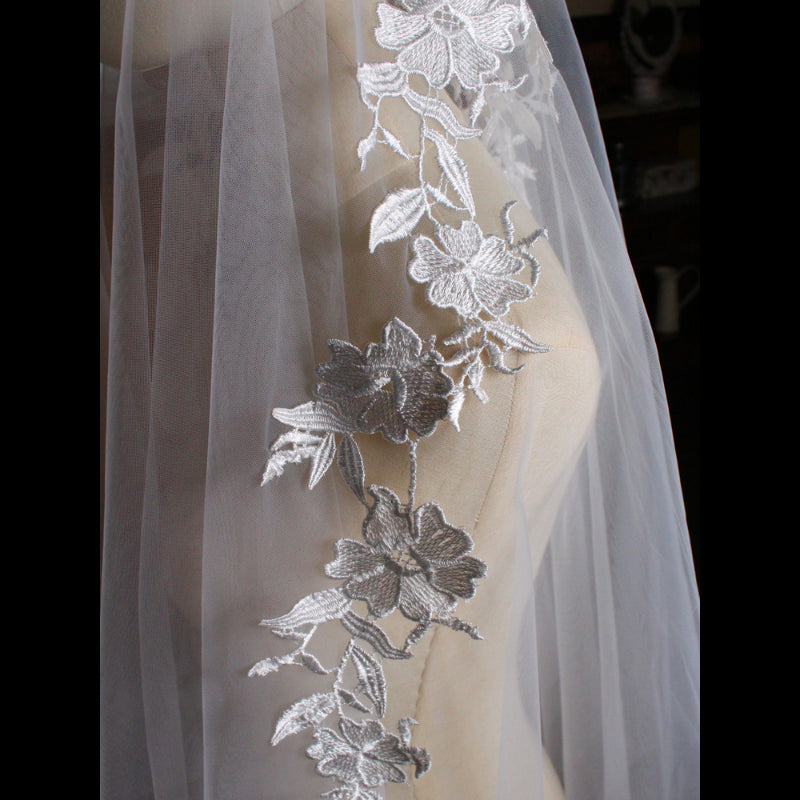 Classic floral lace bridal veil for weddings0