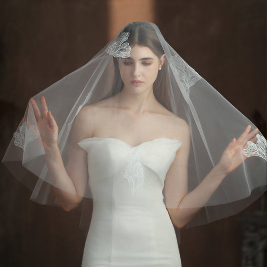 Elegant white floral lace bridal veil for weddings7