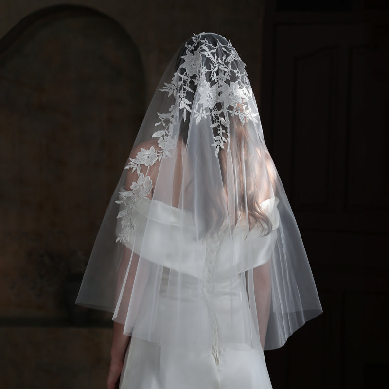 Classic floral lace bridal veil for weddings6