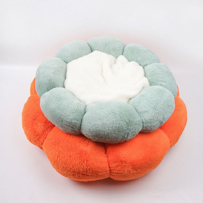 Cozy Cat Bed in Flower Shape Design7